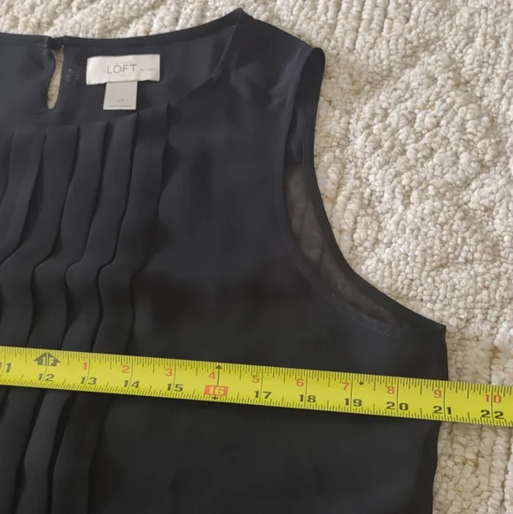 Loft Black Sleeveless Pleated Blouse - Picture 15 of 16